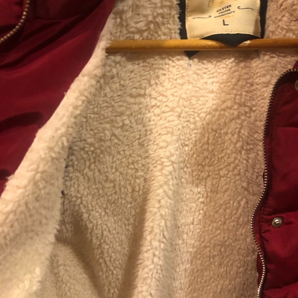 Quilted puffer vest w Sherpa lining throughout vest/hood - Picture 10 of 12